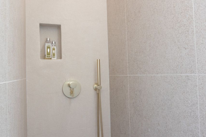 Dusche im Schlafzimmer